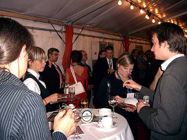 Gäste auf dem 3. Mondfest der Hamburgischen Landesvertretung zu Berlin